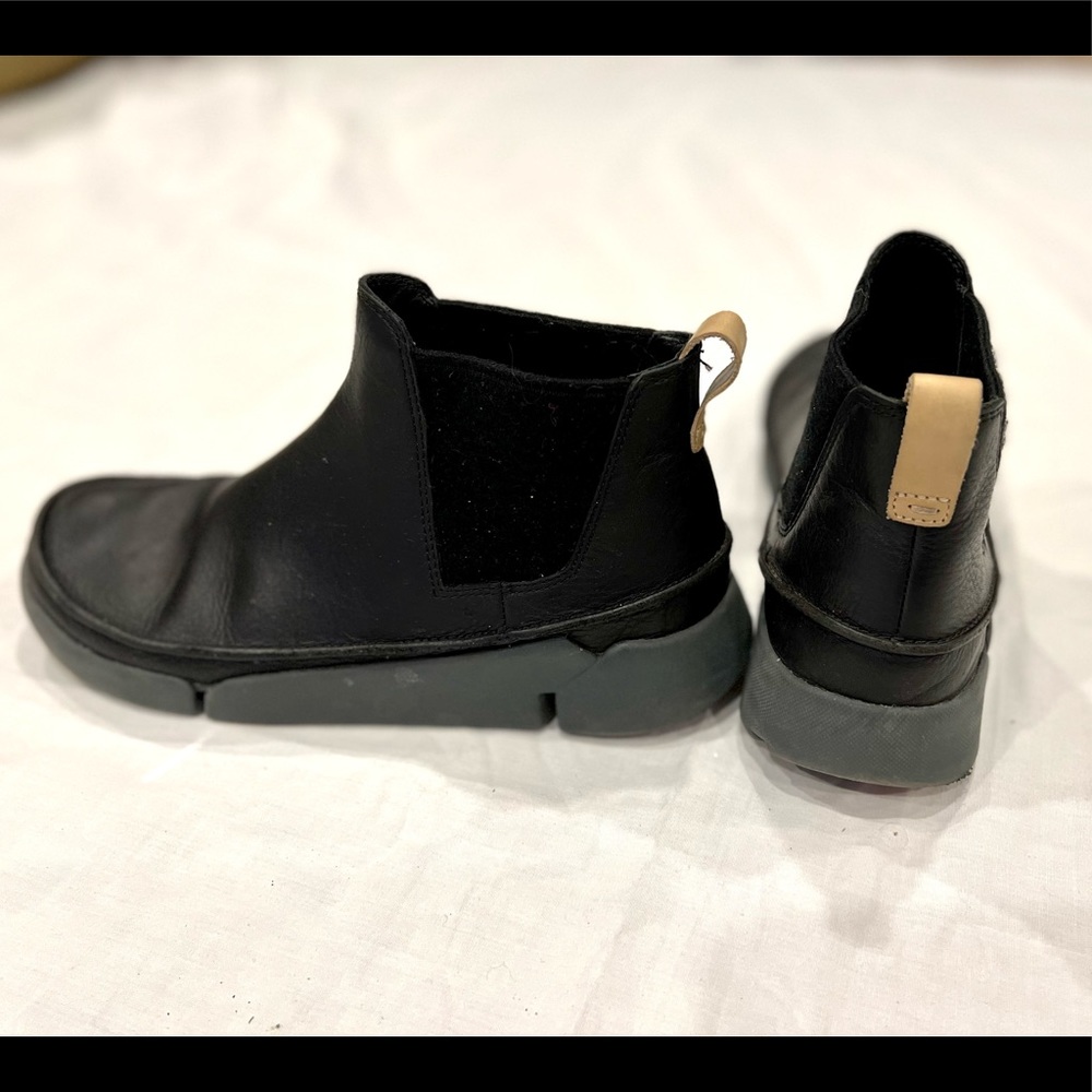 Clark’s Black Leather Ankle Boots 7.5
